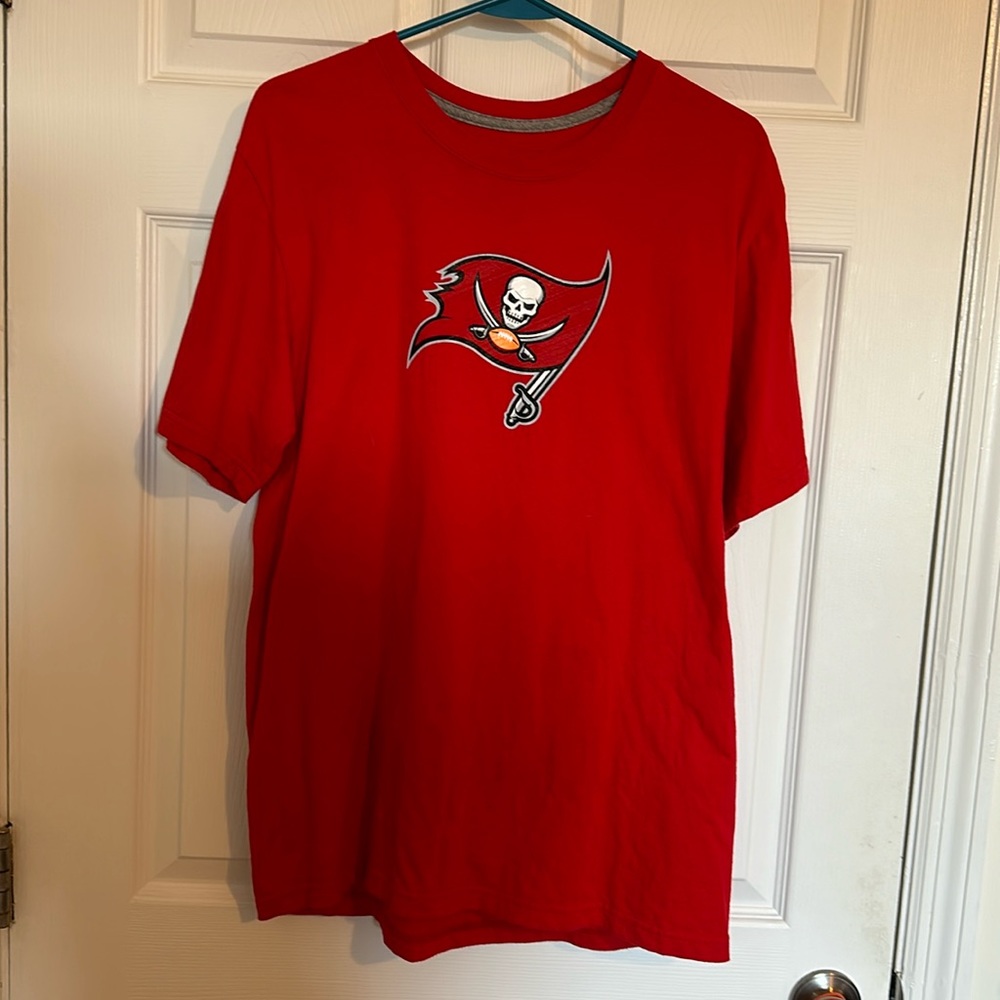 Nike Tampa Bay Buccaneers Tee Shirt - Men’s Medium